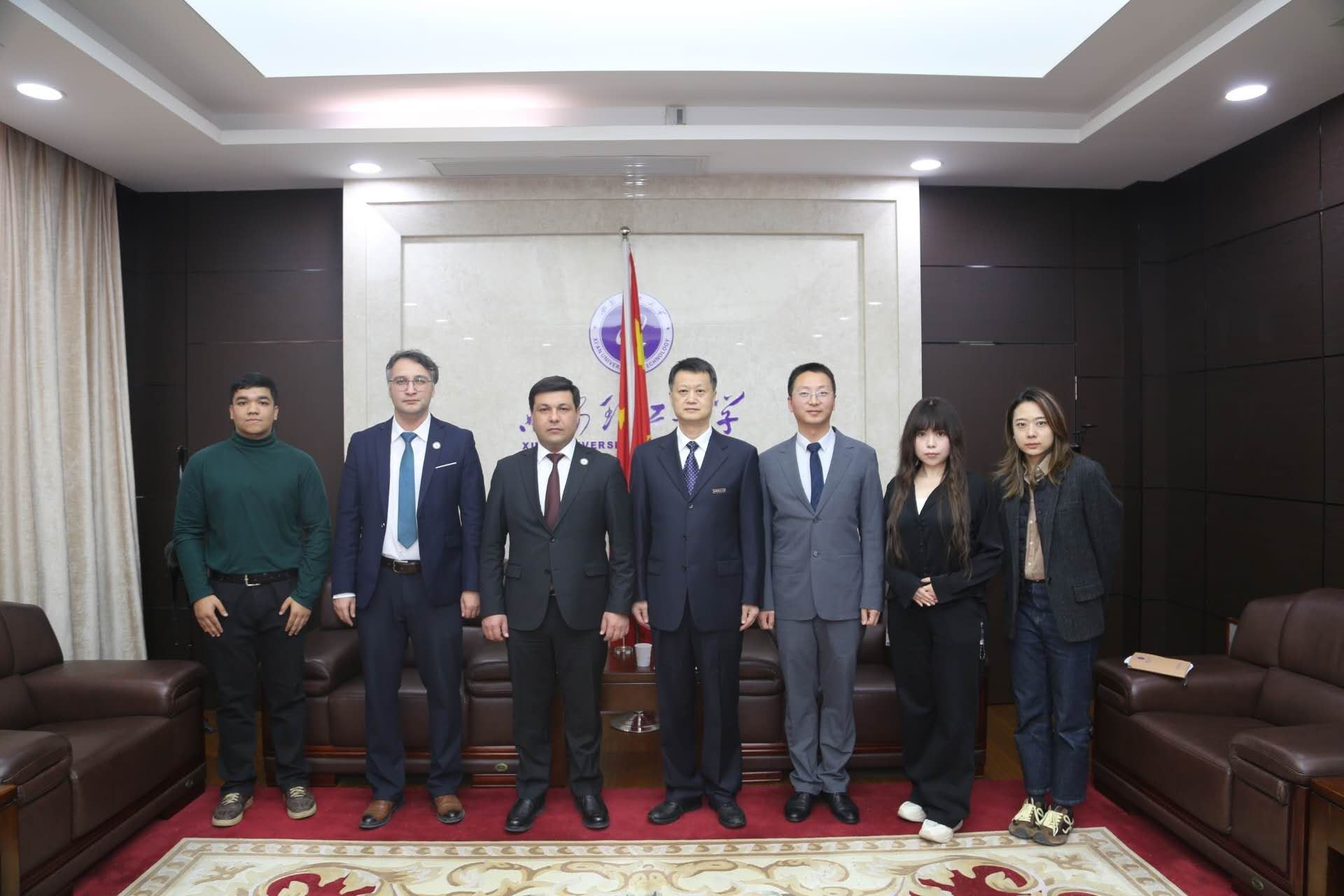 Delegation Led by the President of the Institute of Economics and Trade of Tajik State University of Commerce Visits Xi’an University of Technology